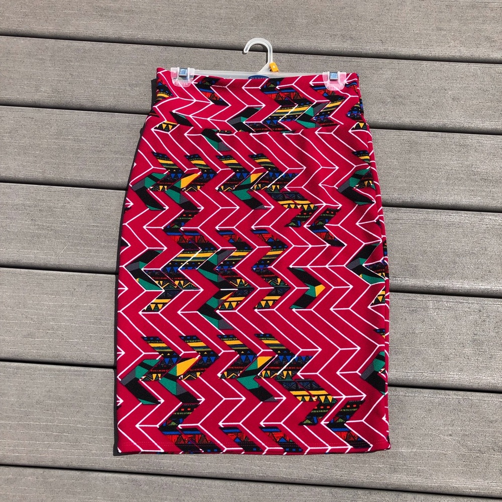 LuLaRoe Cassie pencil skirt magenta print S NWOT